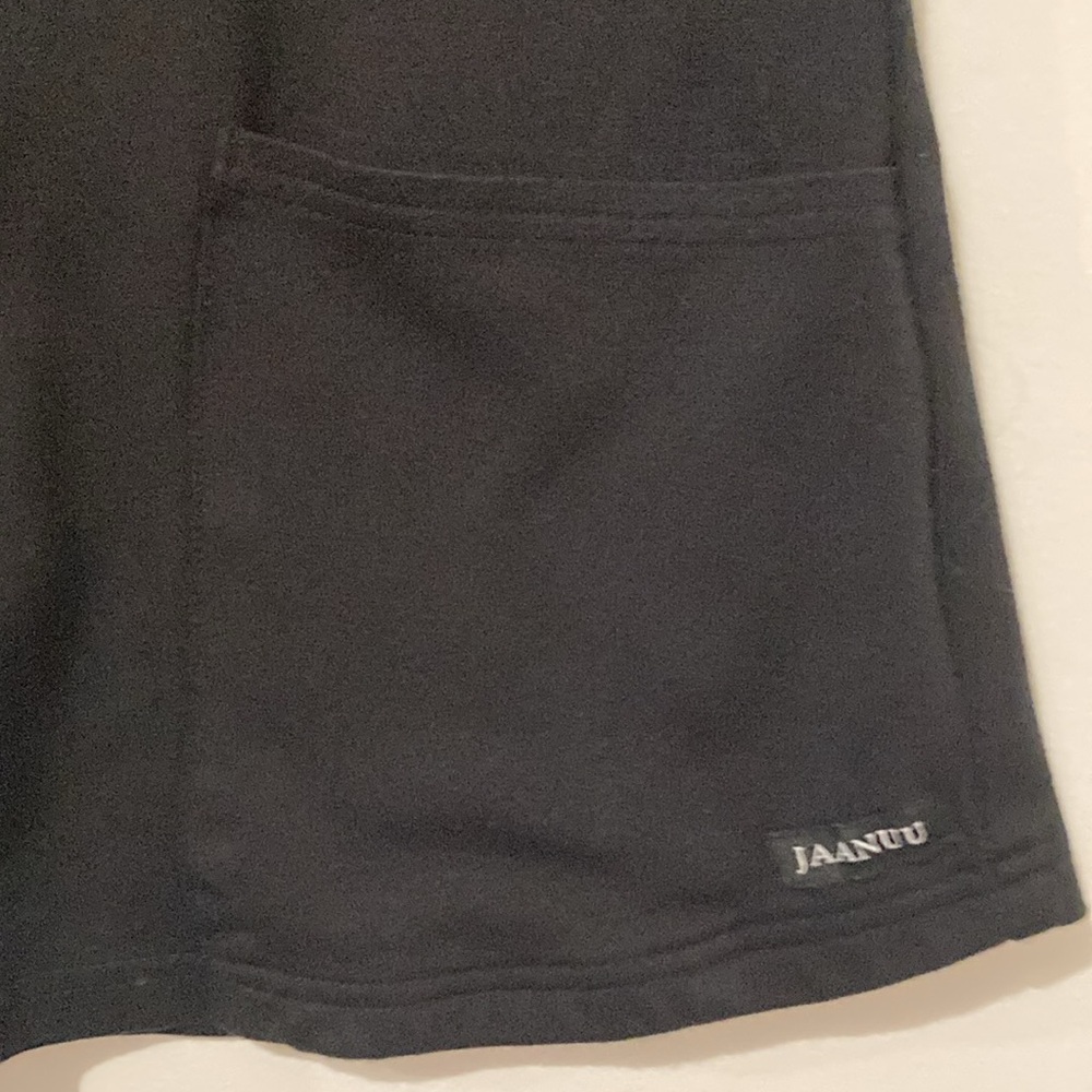 Jaanuu Black Scrub Top. Excellent pre~loved condition. Super comfortable New - Picture 8 of 10